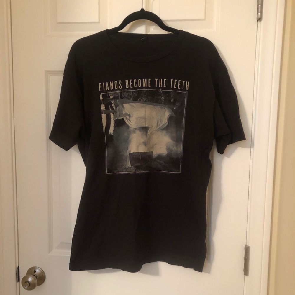 Men’s pianos become the teeth band tee